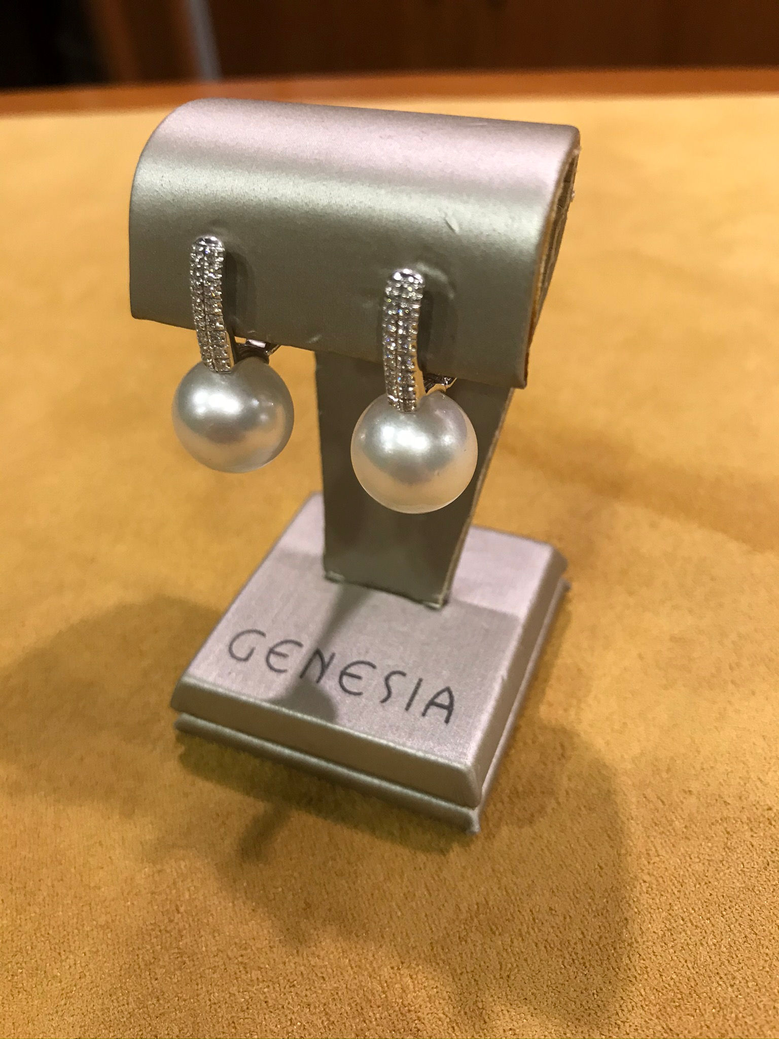 Orecchini in Oro bianco e Diamanti e perla australiana