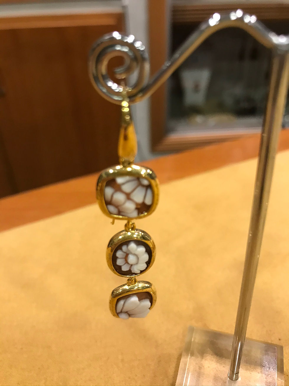 Miniatura: Orecchini in argento con Camei a fiore