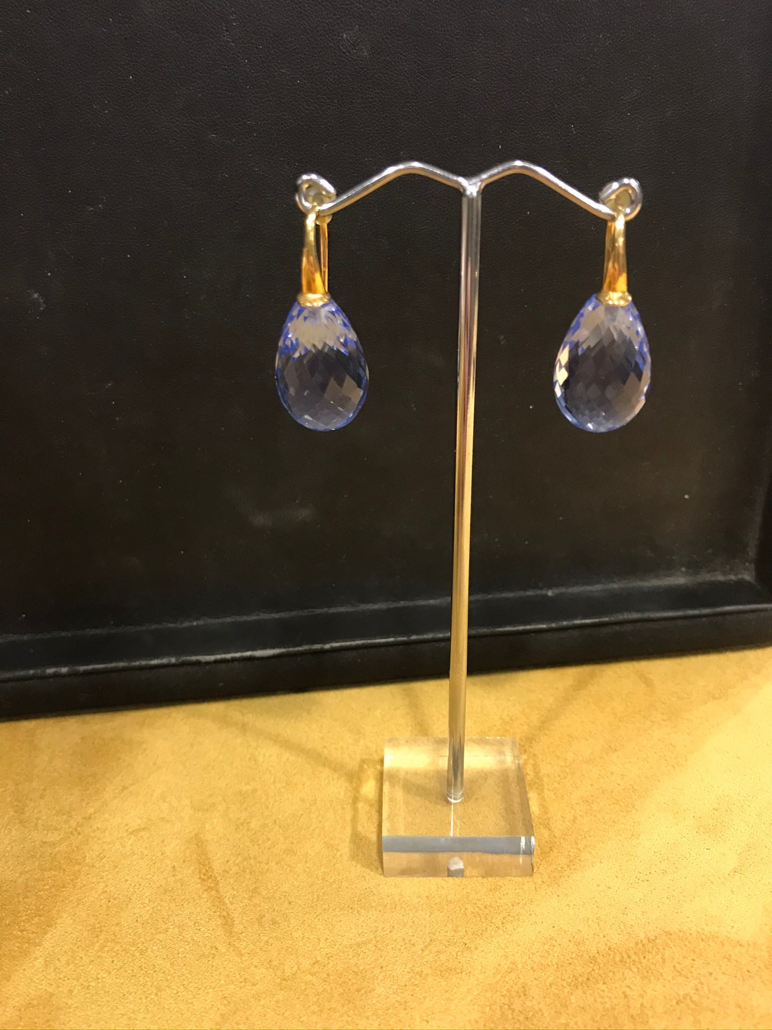 Orecchini in Oro giallo e topazi azzurri taglio diamantato