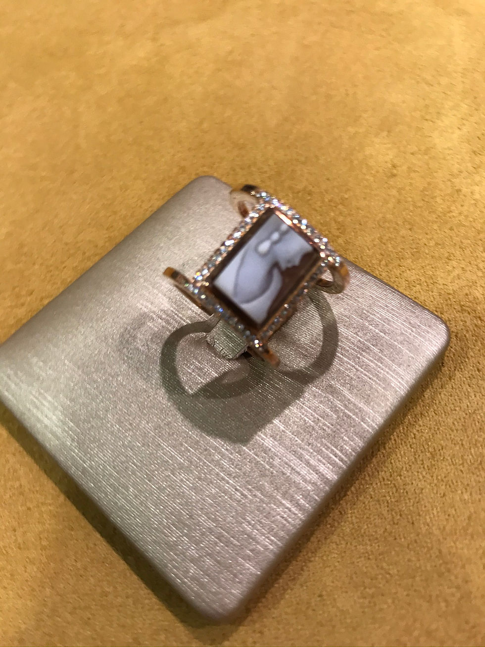 Miniatura: Anello in argento con Cameo viso e zirconi