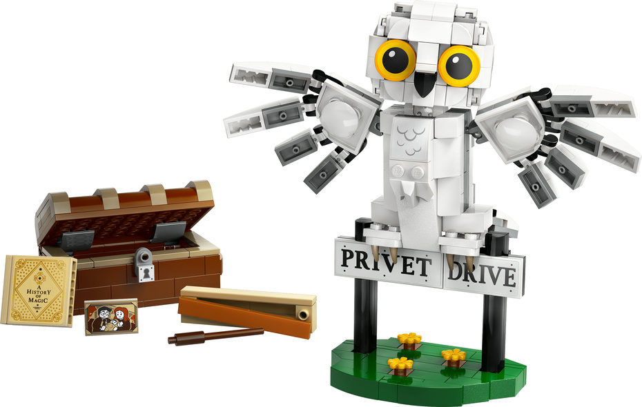 LEGO® Harry Potter™ Hedwig™ at 4 Privet Drive 76425