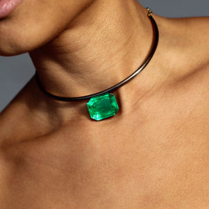 Emerald choker 