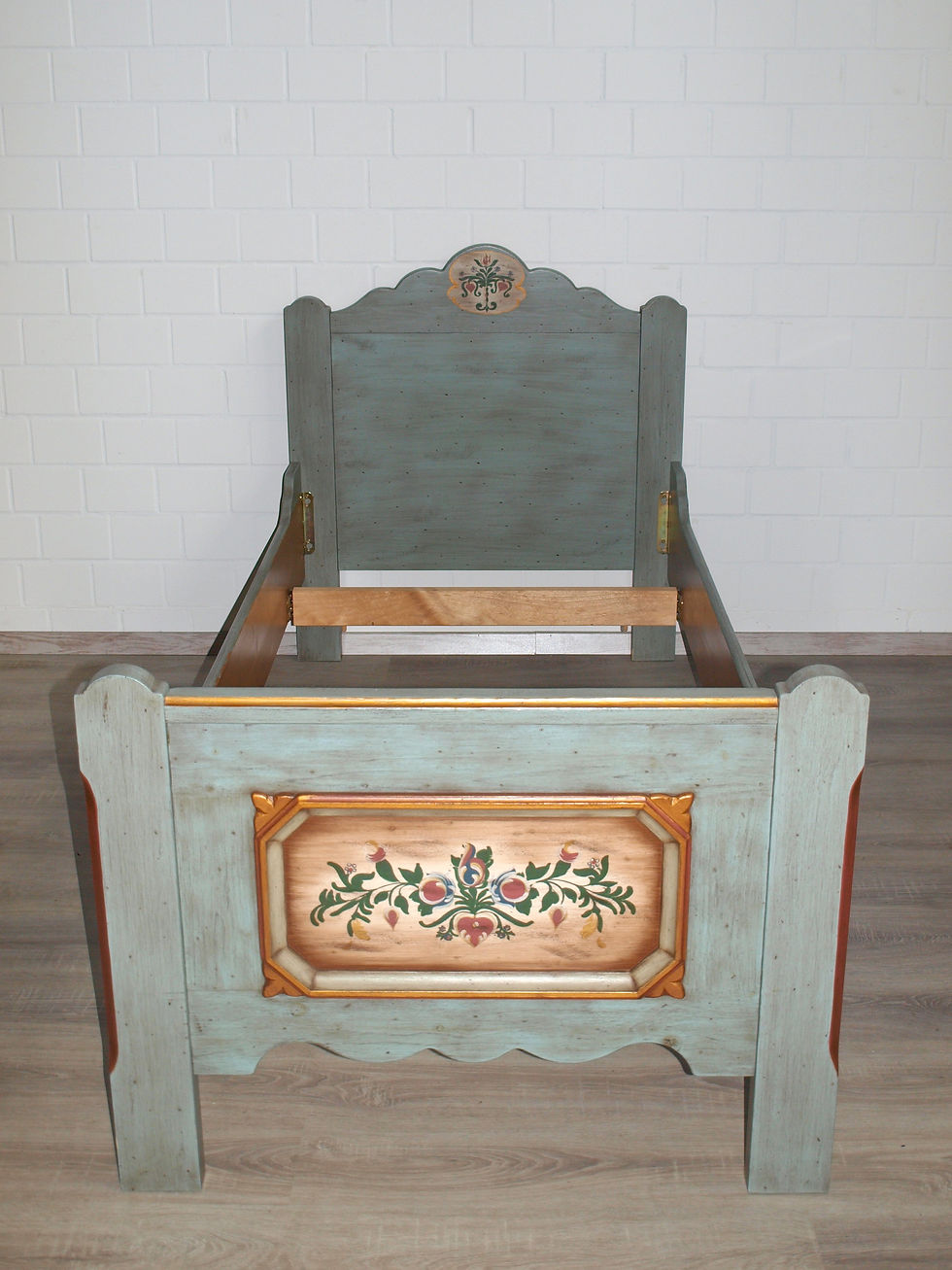 Miniaturbild: Bett (Nr.913) Voglauer Anno 1700 altblau inkl. Nachtschrank.