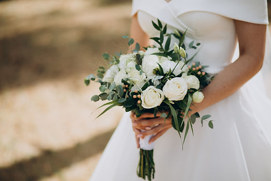bride-holding-her-wedding-bouquet.jpg