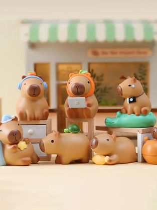 Estes brinquedos surpresa de capivara são perfeitos para um presente já que são super fofos e charmosos!