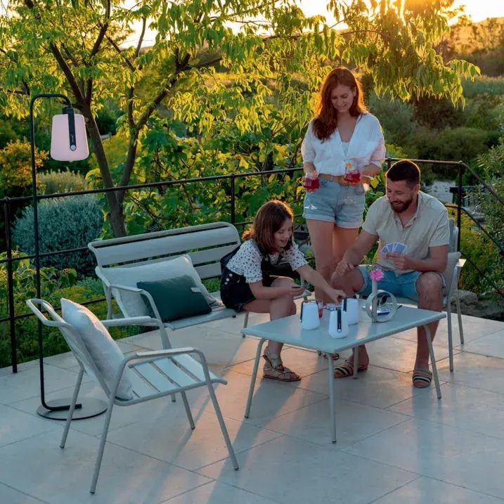 table-basse-jardin-fermob-92-95-ambiance.webp