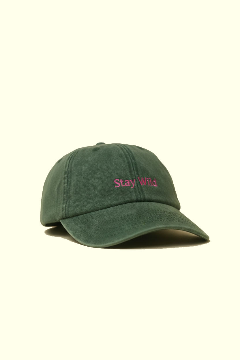 Miniaturbild: Stay Wild Cap im Vintage-Look mit hochwertiger Stickerei, Unisex Baumwoll-Cap für Streetwear auf hellem Hintergrund