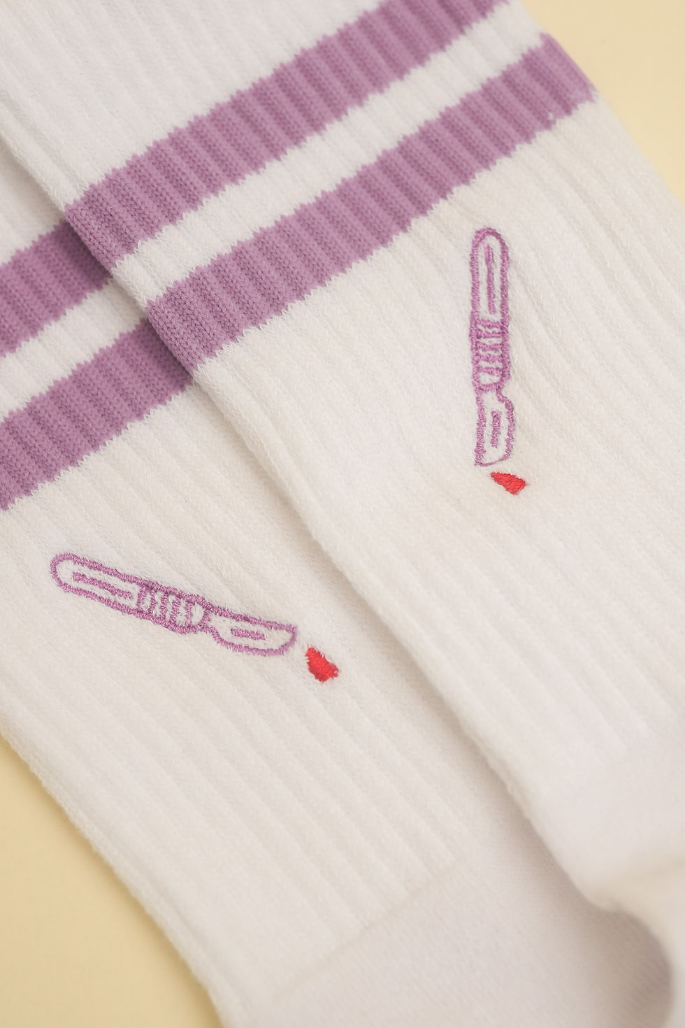 Miniaturbild: Personalisierte bestickte Socken aus Bio-Baumwolle mit Wunschtext und Wunschlogo