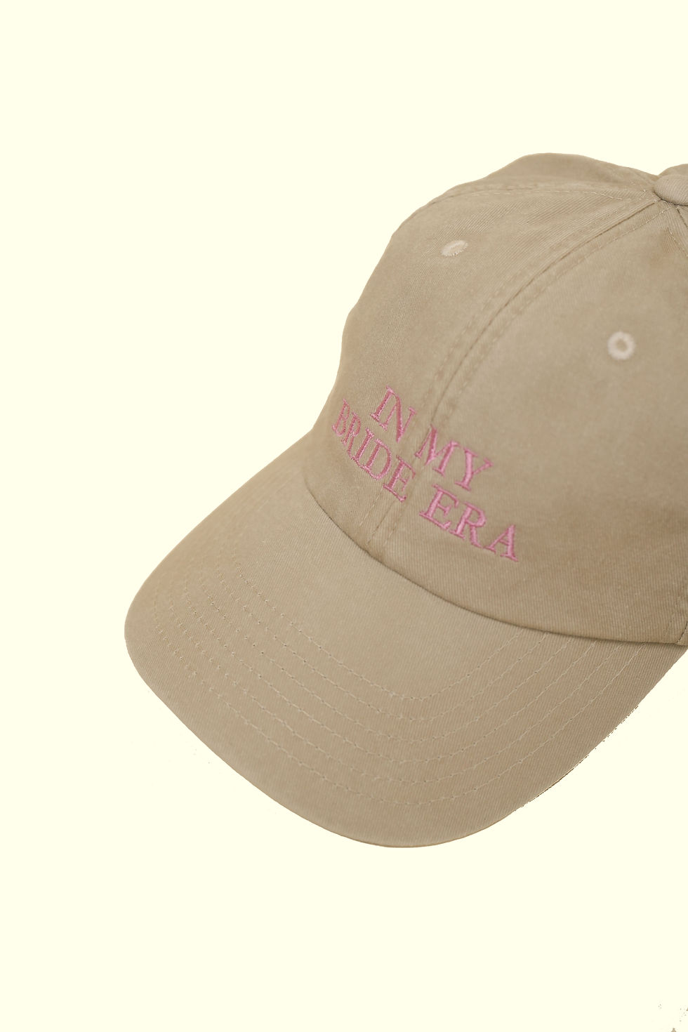Miniaturbild: Pamula Vintage Cap „In My Bride Era“ aus 100 % Baumwolle mit hochwertiger Stickerei und verstellbarem Verschluss im Bridal Vi
