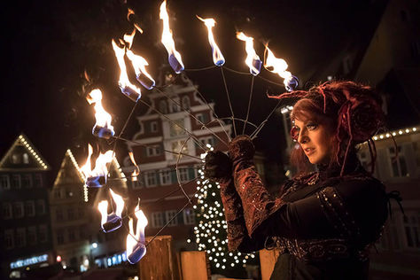 Gesang, Tanz, Feuershow