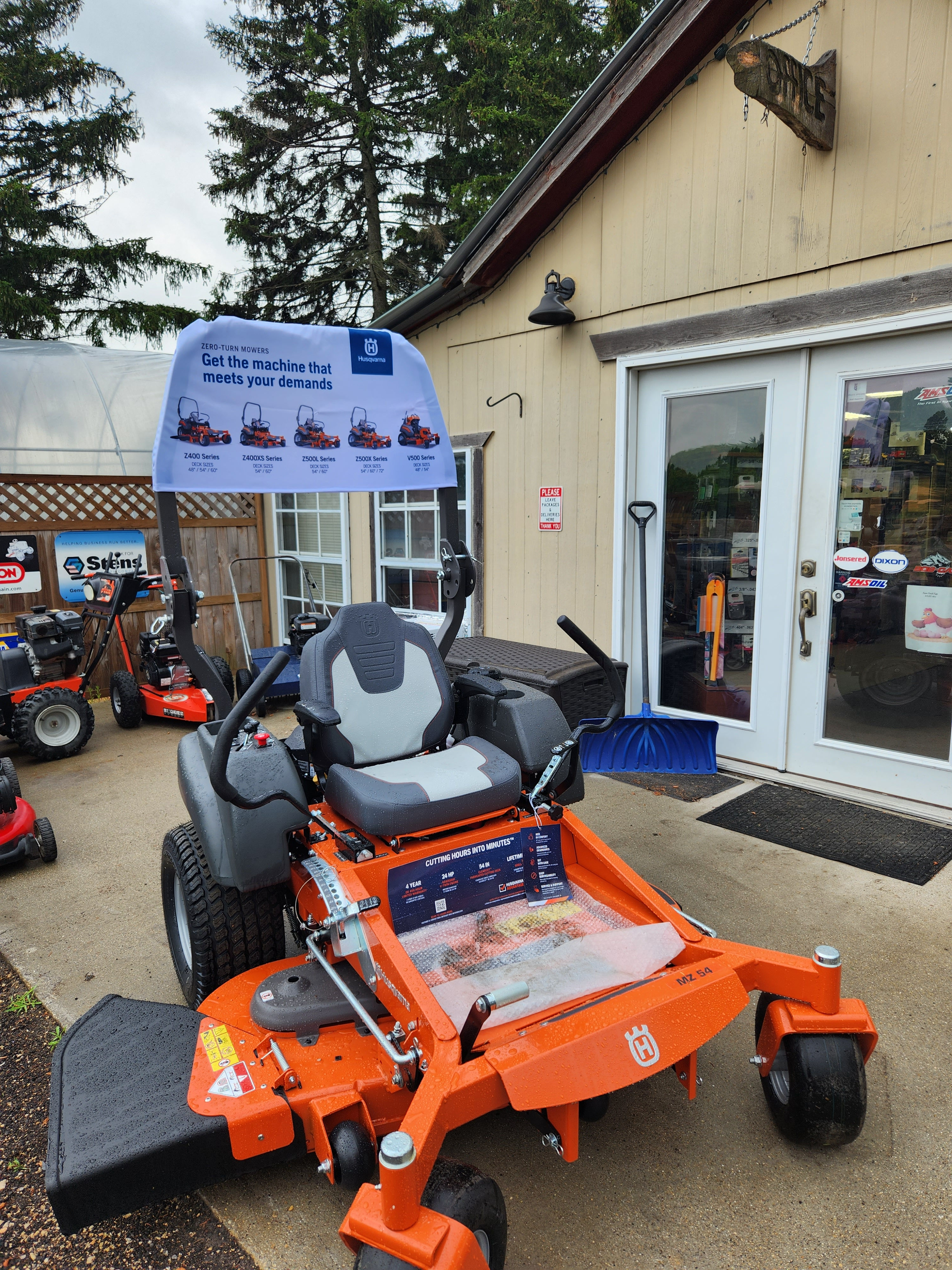 HUSQVARNA MZ54 W/ ROPS ZERO TURN