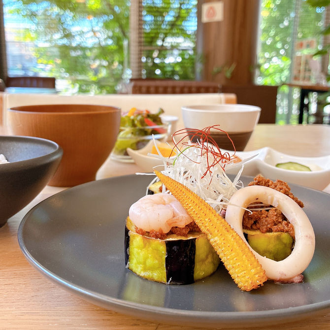 6月の月替わりランチ『揚げ茄子の鶏みそのせ』