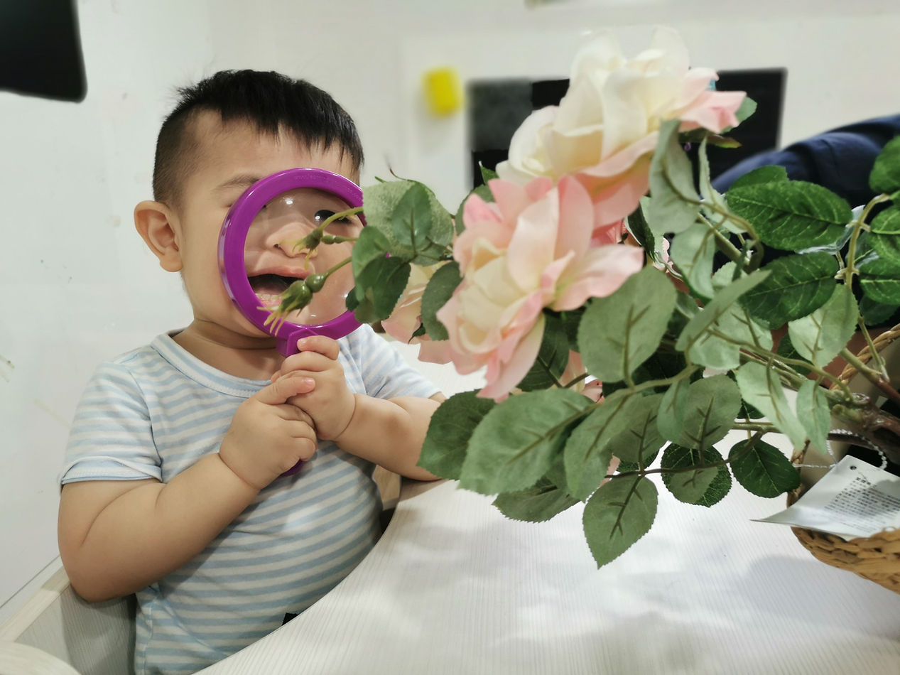 caleb magnifying glass 1.jpg