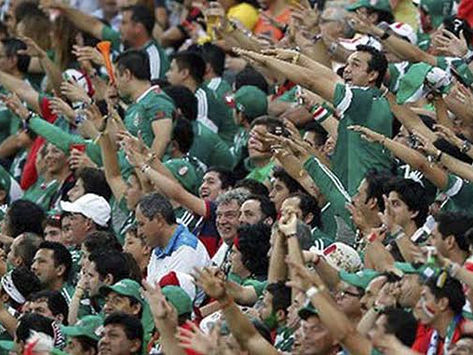 FIFA multa a México por gritos homofóbicos.