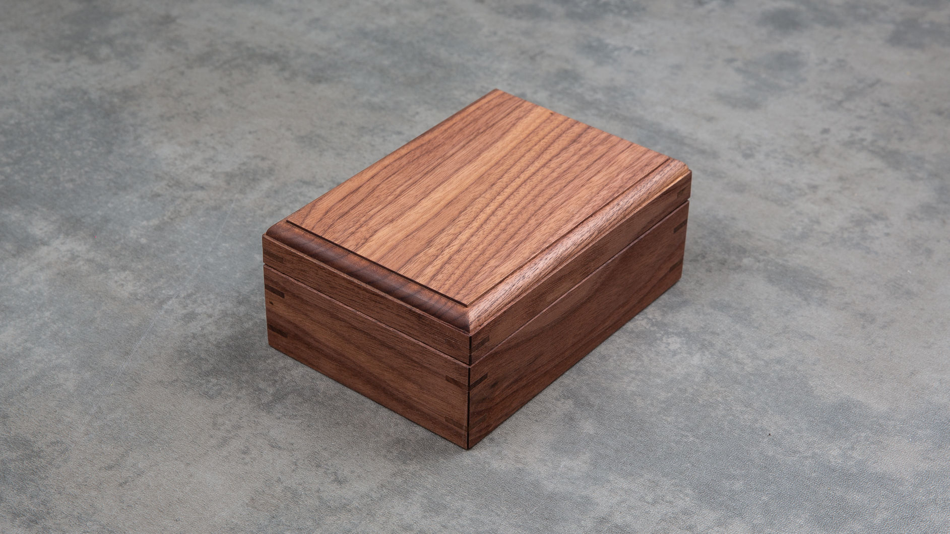 Small Walnut Keepsake Box w/ Magnetic Lid