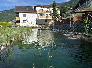 Schwimmteich Ansicht Hotel Alpendiamant Fiss