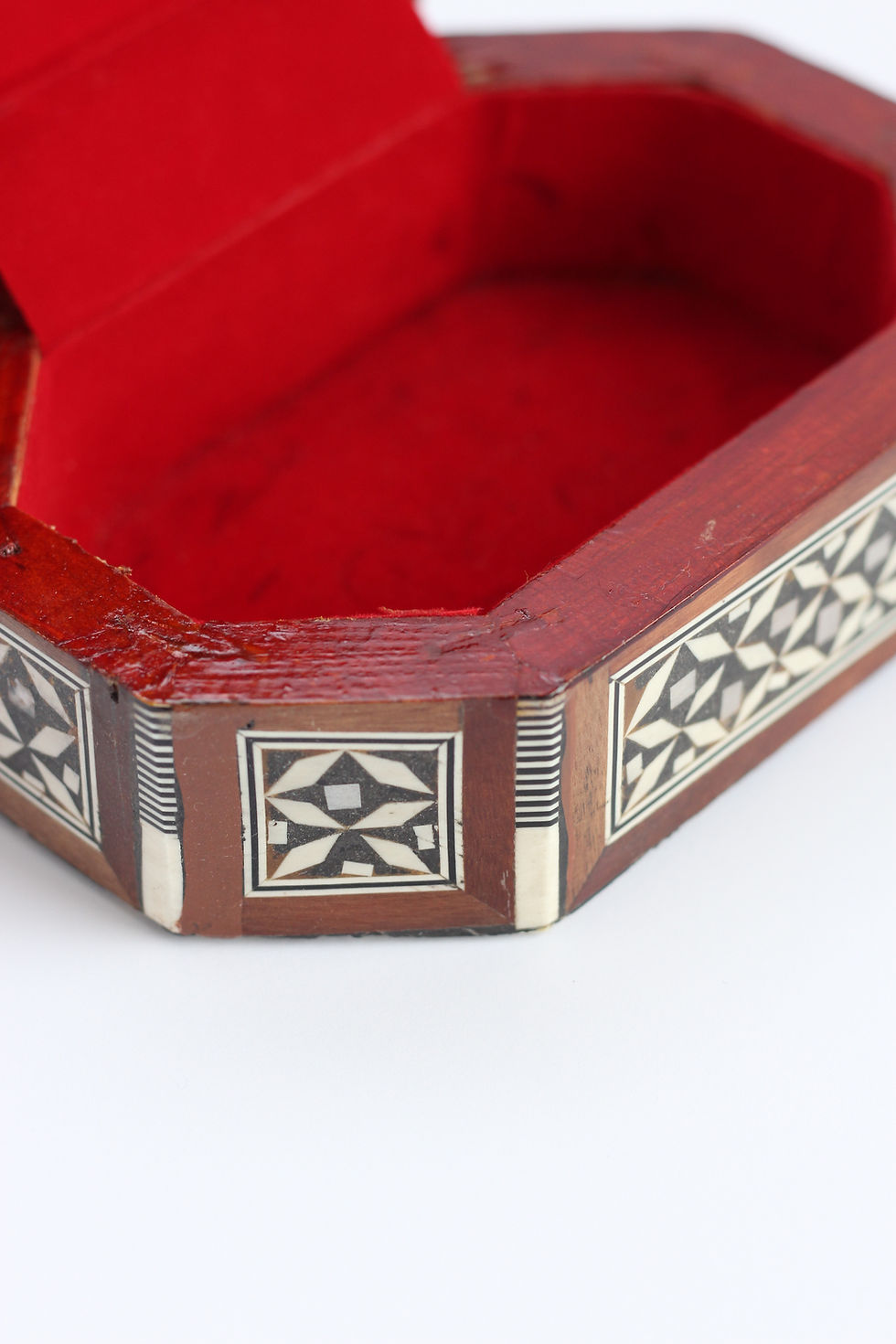 Thumbnail: DECORATIVE BOX INLAID WITH MOTHER OF PEARL AND BONE MICRO MOSAIC