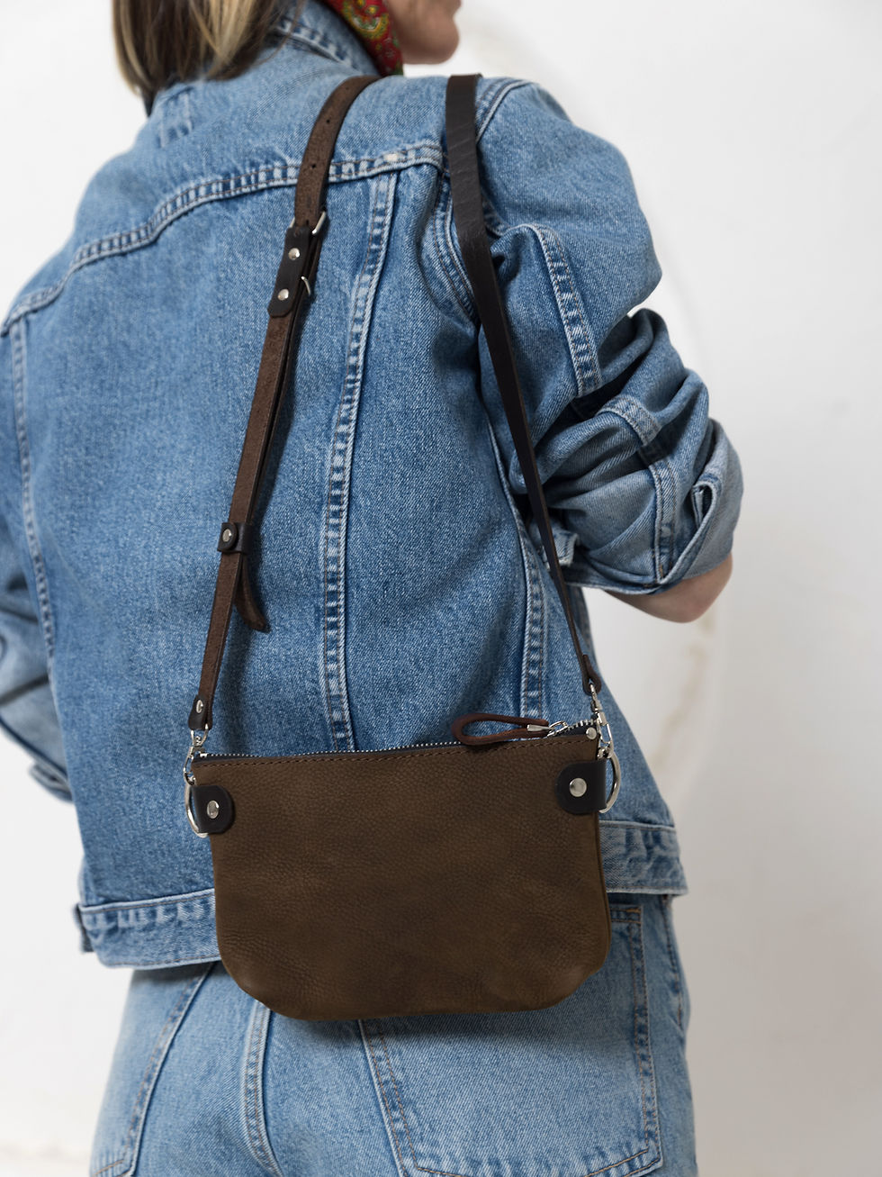 Thumbnail: MINI TOMMY LEATHER POUCH IN DARK CHOCOLADE