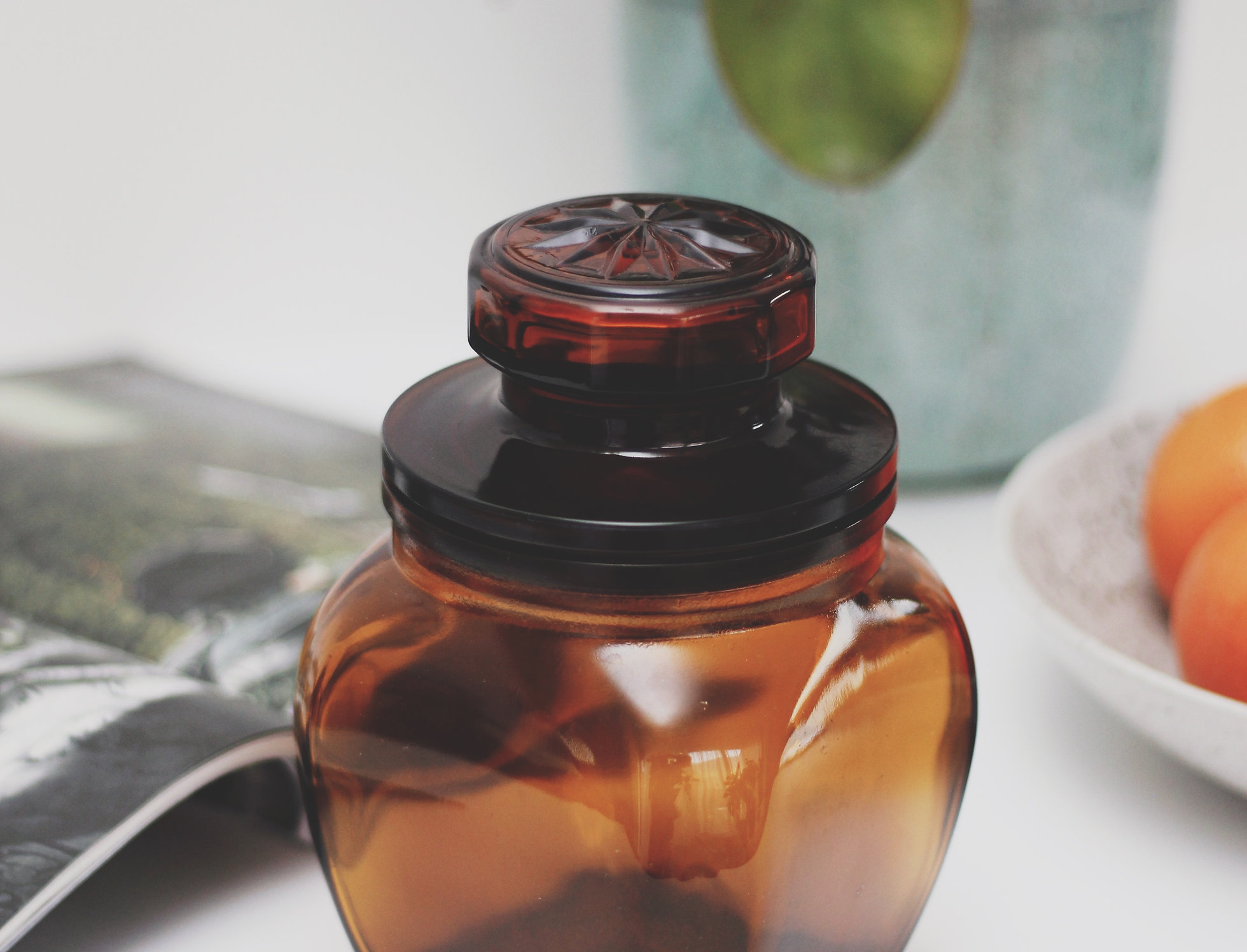 Vintage brown glass jar with a lid toksvisoks