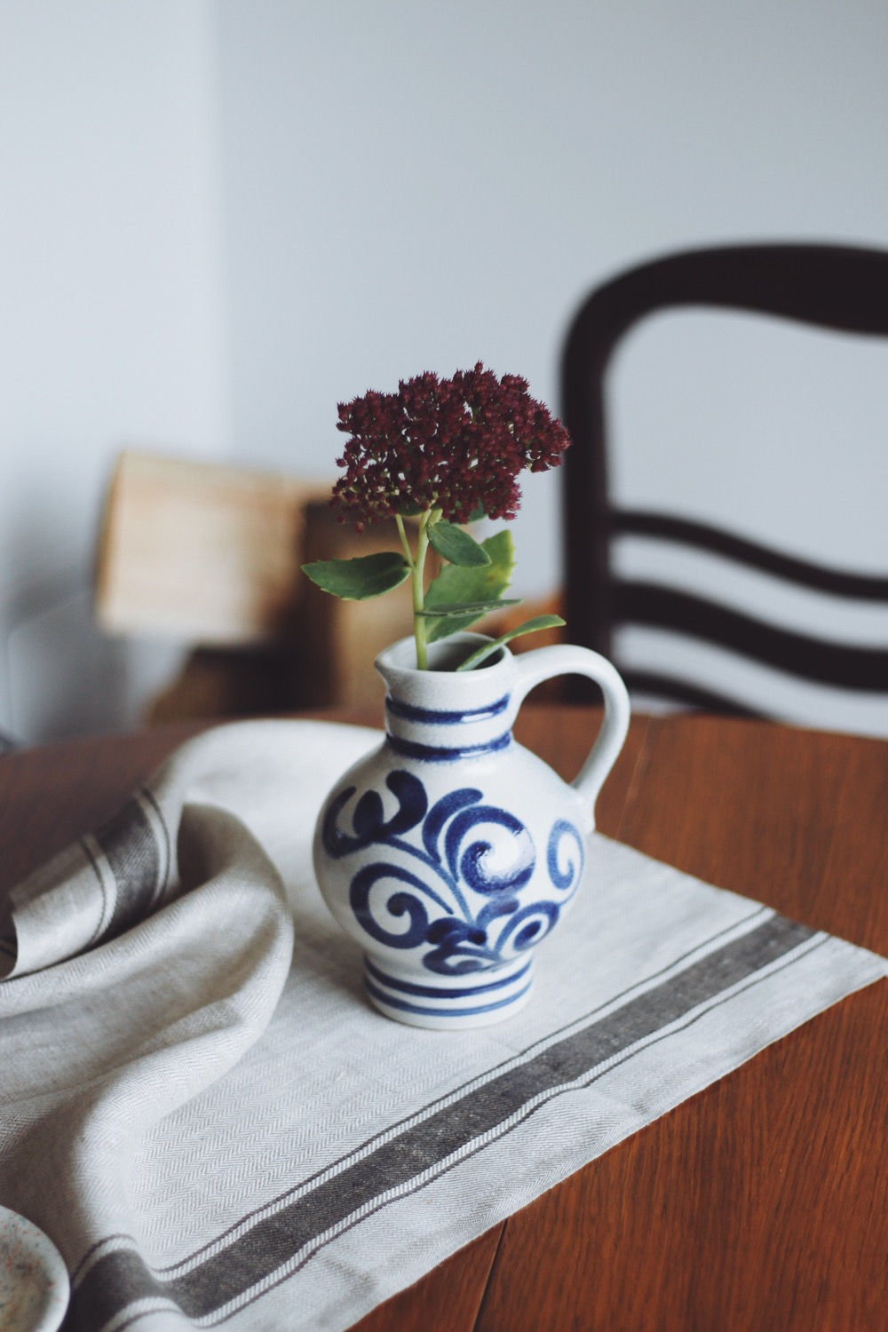 VINTAGE PENNSYLVANIA DECORATED STONEWAR JAR/VASE