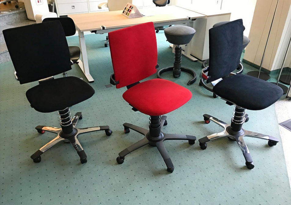 Aeris 3Dee Aktiv-Bürostuhl für mehr Konzentration durch effektive Auf- und Abwärtsbewegung, Auswahl schwarz rot