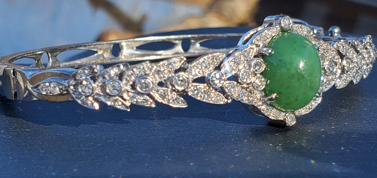ROUND CUT DIAMOND AND GREEN JADE 14K WHITE GOLD BANGLE BRACELET