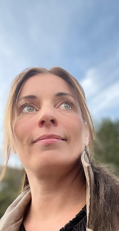 Sanjola Überträgerin