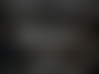 Das Vertriebsteam eines B2B-Unternehmens bespricht gemeinsam im Meeting, welche Tools den Arbeitsalltag optimal unterstützen können.