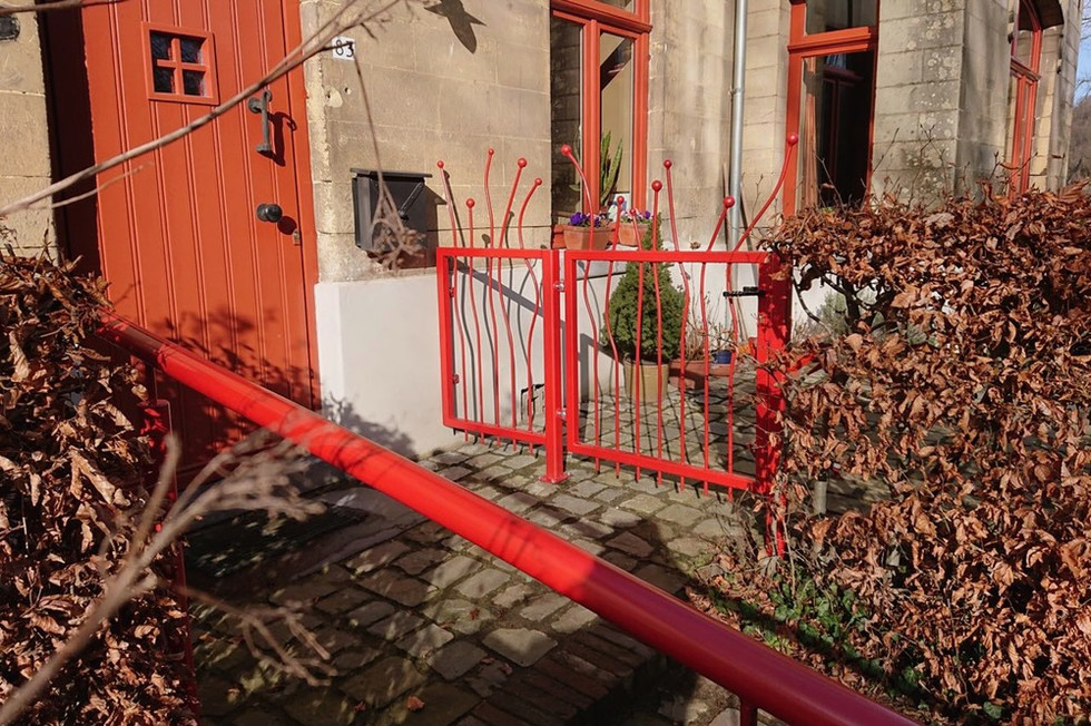 Vrolijk hek bij mergelhuis.
