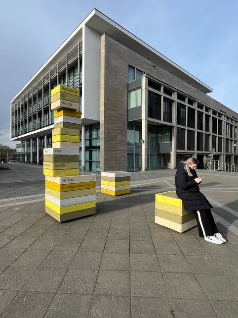 Blokken op Plein 92. Kleurschema in samenwerking met Melianthe Wouters. 