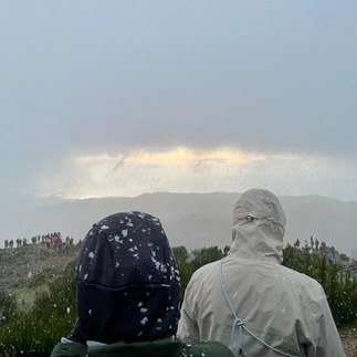 Bewölkte Sicht und Schnee auf dem Pico Ariero