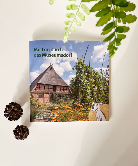 Cover der Broschüre "Mit Lori durch das Museumsdorf"