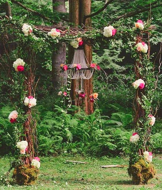 10 Darling Floral Arches for Your Wedding Ceremony