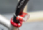 The Silice features SON dynamo integrated lightning system, including a rear light with internal cable routing, mounted on the Thomson seatpost.