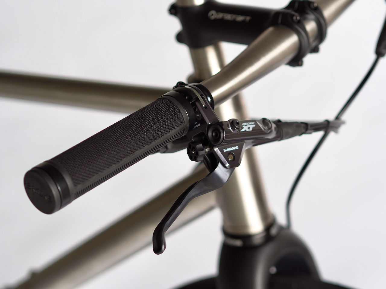 titanium handlebar on the nua kensho pinion smart shift bike