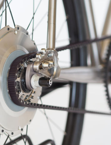 Nua Electrica titanium commuter e-bike drivetrain detail