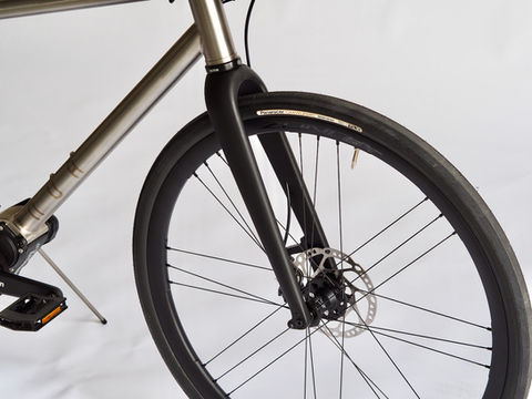 Nua Kensho titanium urban bike with Pinion Smart.Shift electronic shifting gearbox
