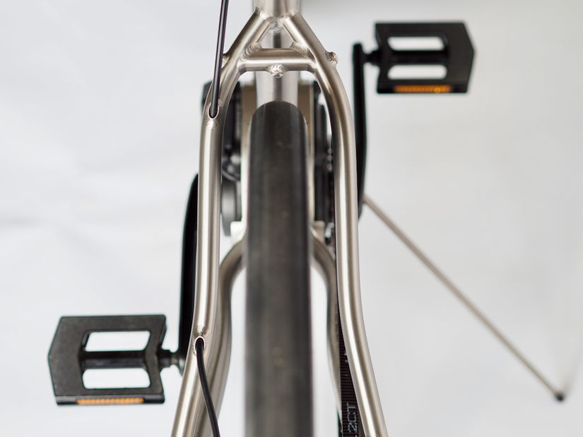 Tire clearance of the Nua Kensho Pinion Smart.Shift Urban Bike