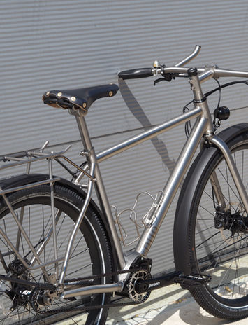 Nua Luna titanium hybrid bike with Gates Carbon belt drive