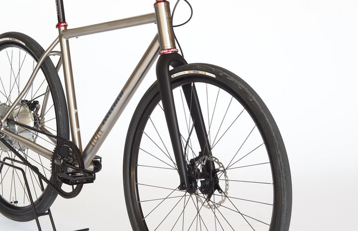 Nua Electrica titanium commuter bike with Zehus Horizon hub