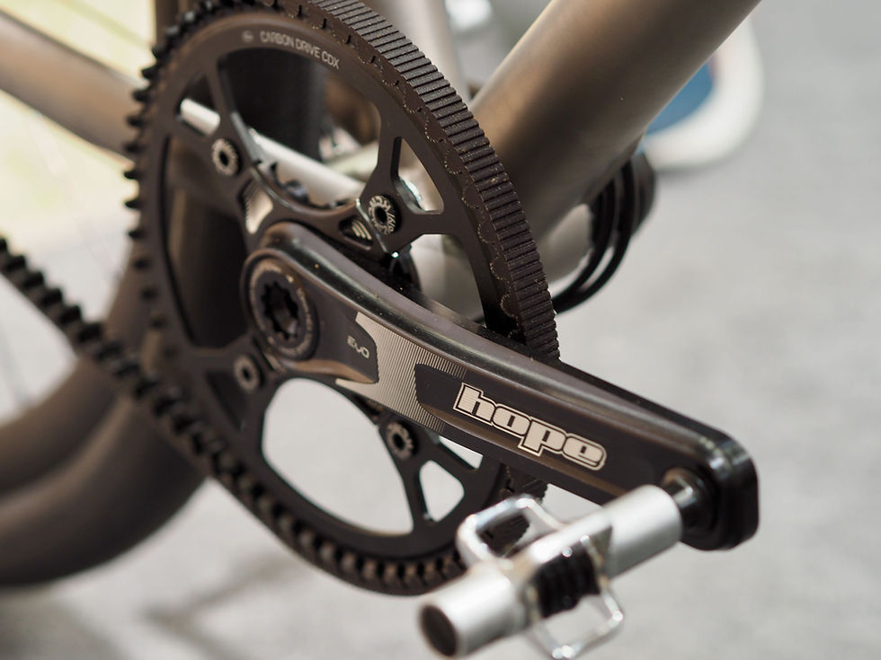 The Silice was built with HOPE Evo cranks, Gates Carbon Drive belt and a 55t front and 20t rear sprocket which is a well thought option for a gravel grinder.