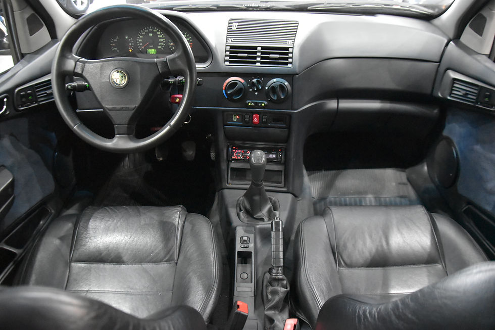 Miniatura: ALFA ROMEO  -  145 2.0 ELEGANT 16V GASOLINA 2P MANUAL Cor Preto     1996 / 1996