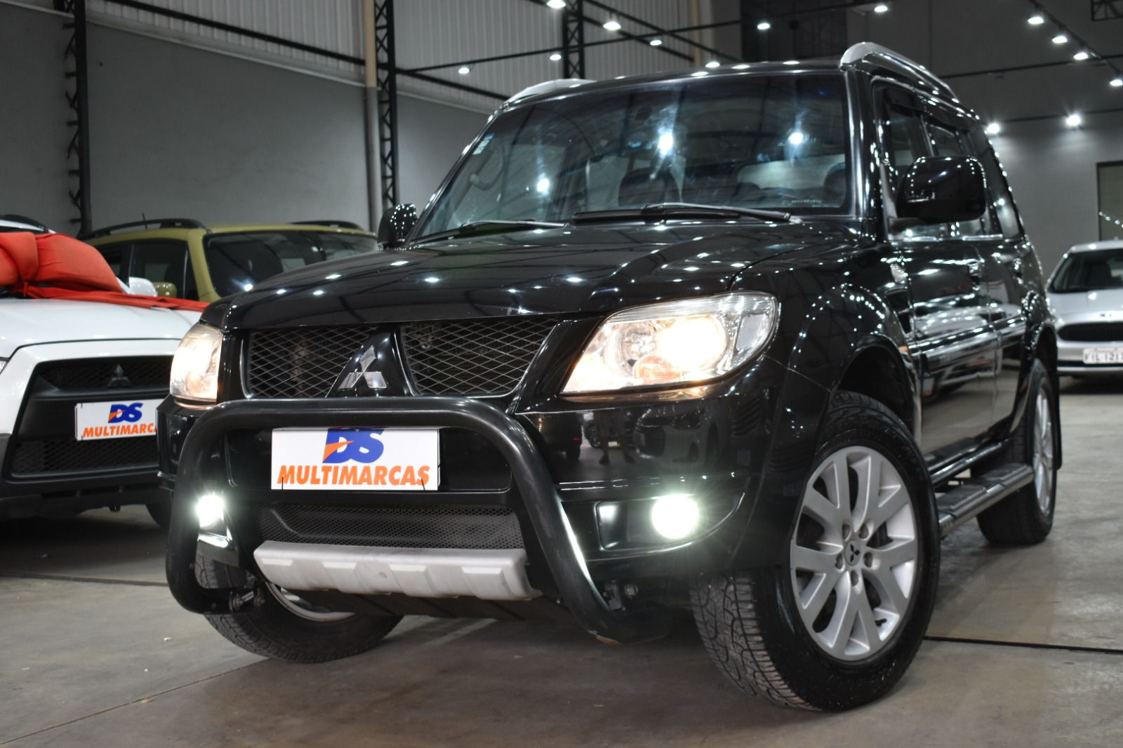 MITSUBISHI - PAJERO TR4 2.0 4X2 16V 140CV FLEX 4P MANUAL Cor Preto 2012/2012