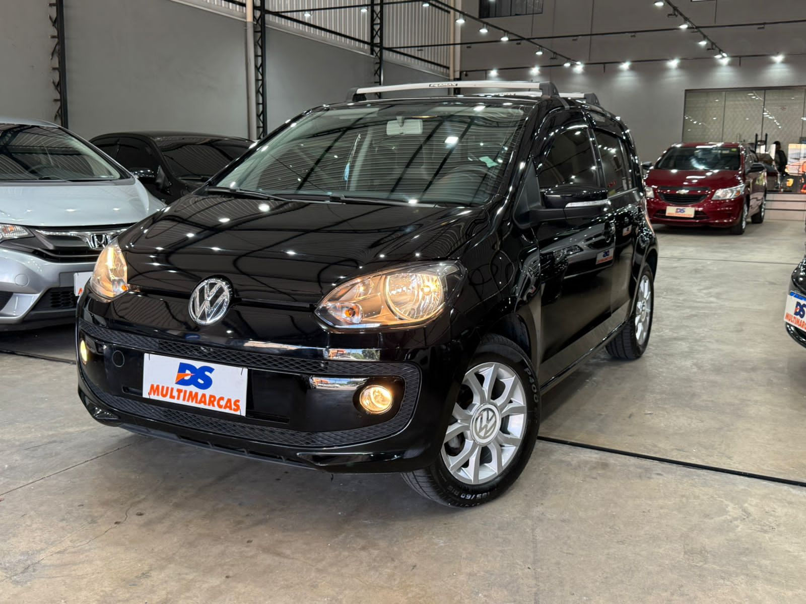 VOLKSWAGEN  -  UP 1.0 MPI HIGH UP 12V FLEX 4P MANUAL Cor Preto     2014 / 2015