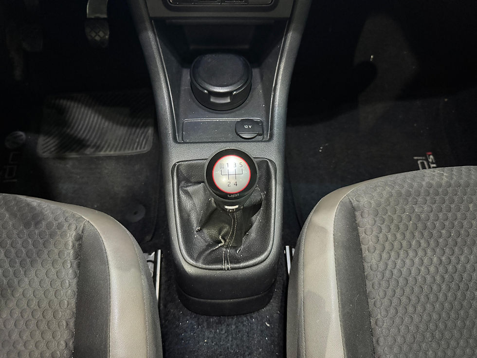 Miniatura: VOLKSWAGEN  -  CROSS UP 1.0 MPI 12V FLEX 4P MANUAL Cor Preto     2016 / 2017