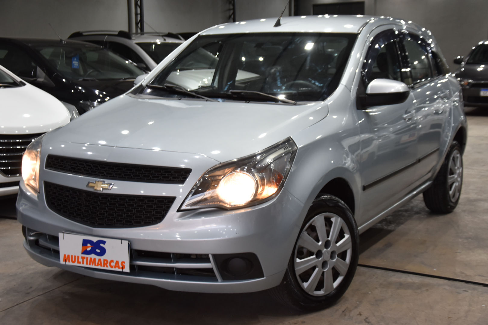 CHEVROLET  -  AGILE 1.4 MPFI LT 8V FLEX 4P MANUAL Cor Prata     2012 / 2013