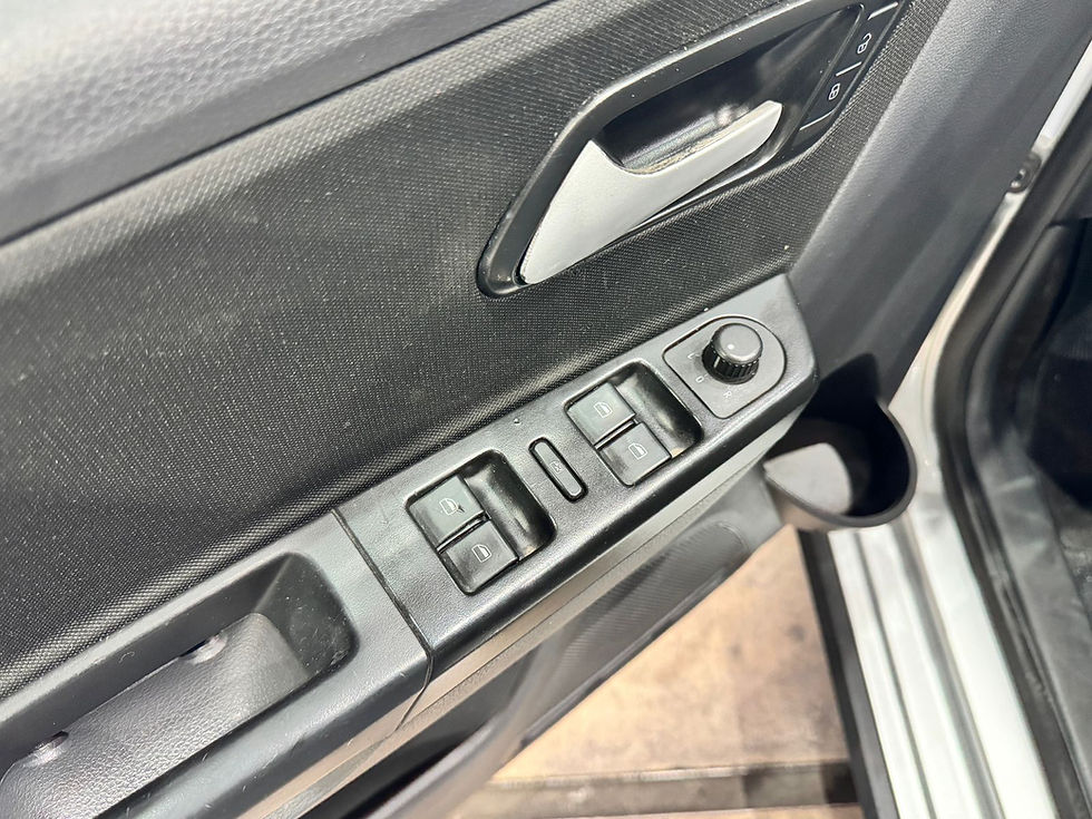Miniatura: VOLKSWAGEN  -  FOX 1.6 MSI TOTAL FLEX XTREME 4P MANUAL Cor Prata     2017 / 2018