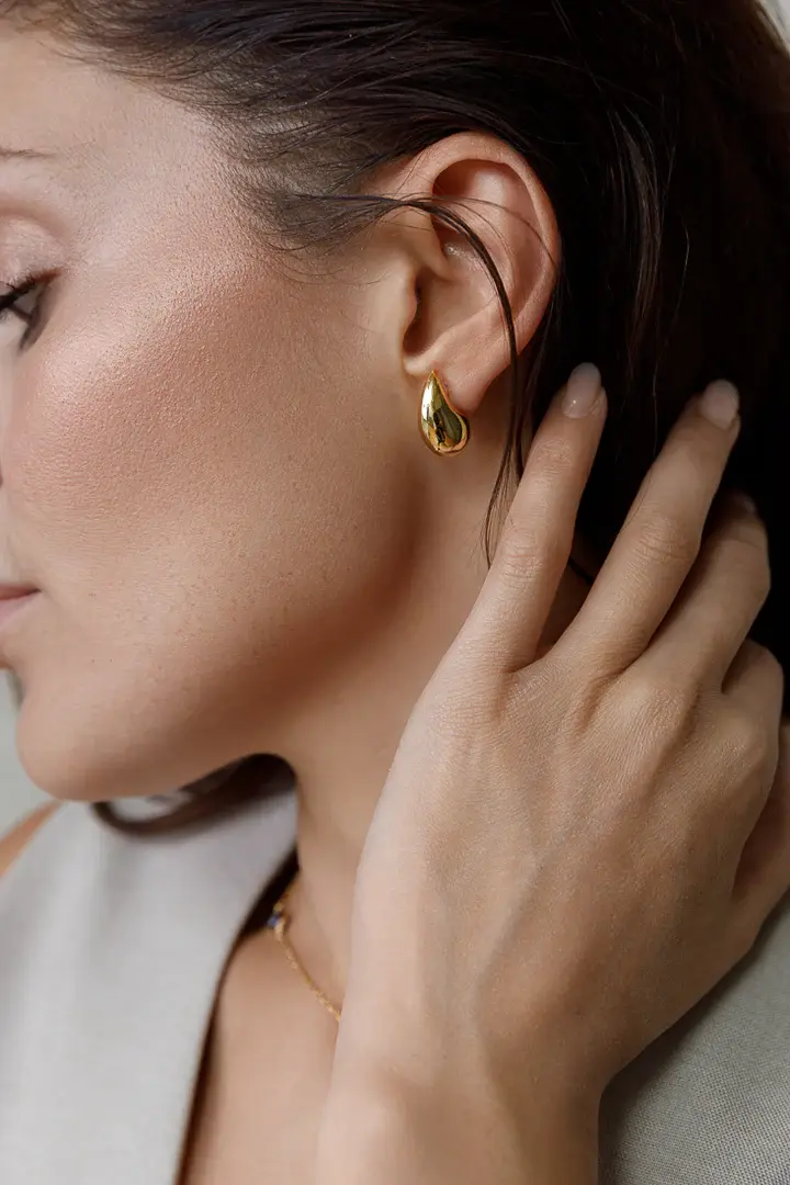 Thumbnail: Tear drop earring