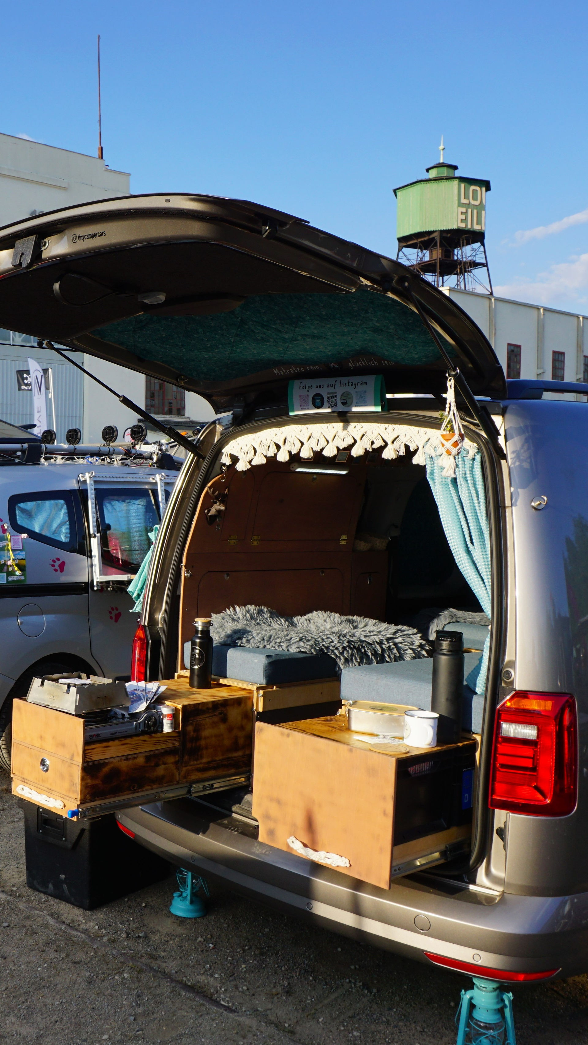Caddy als Mikrocamper ausgebaut