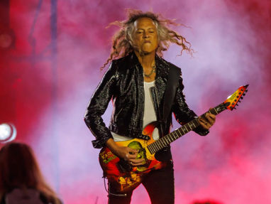 Kirk Hammett’in Black Sabbath’ın Son Konserinde Kullandığı Gitar 76.800 Dolara Satıldı